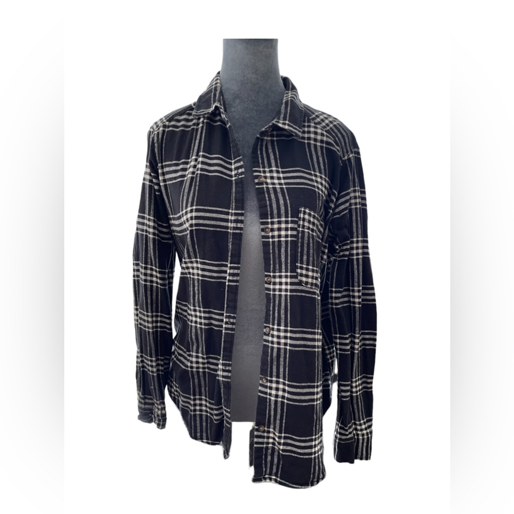 Hollister. Women’s L. Flannel. Black and white.